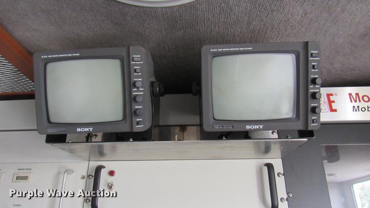 image for item DC2242 2001 International 4900 X-ray inspection truck