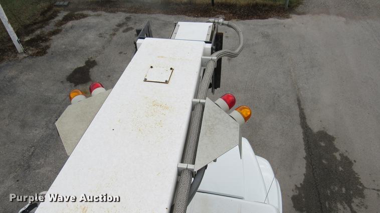 image for item DC2242 2001 International 4900 X-ray inspection truck