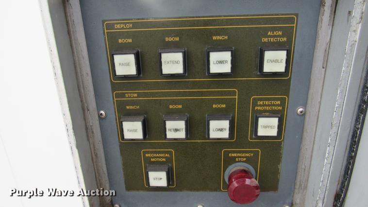 image for item DC2242 2001 International 4900 X-ray inspection truck