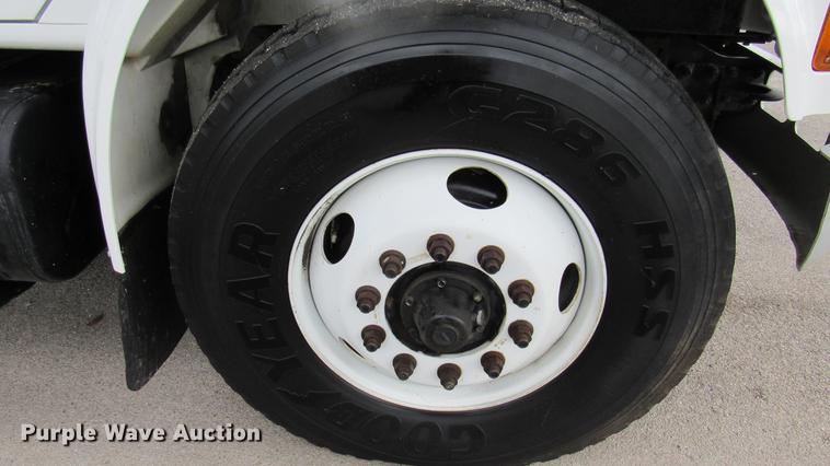 image for item DC2242 2001 International 4900 X-ray inspection truck