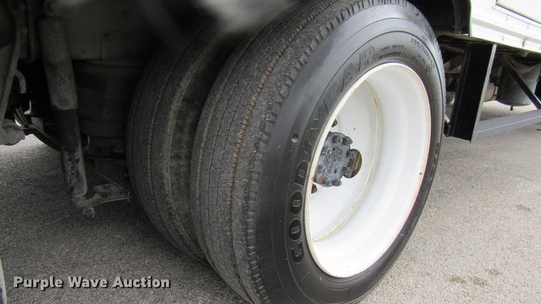 image for item DC2242 2001 International 4900 X-ray inspection truck