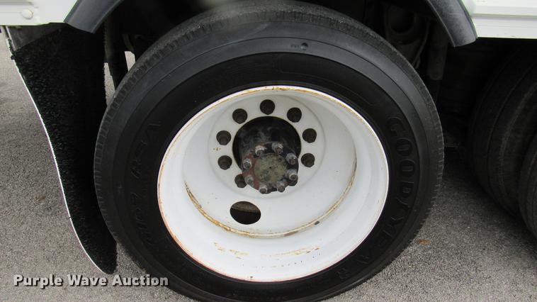 image for item DC2242 2001 International 4900 X-ray inspection truck