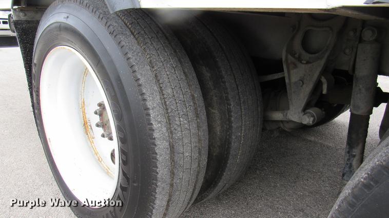 image for item DC2242 2001 International 4900 X-ray inspection truck