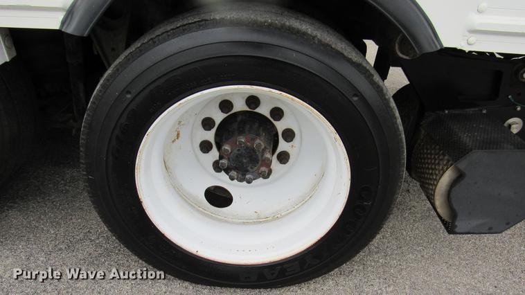 image for item DC2242 2001 International 4900 X-ray inspection truck