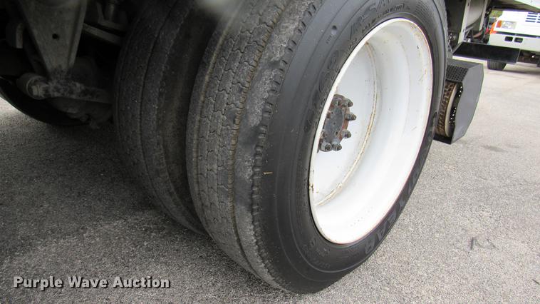 image for item DC2242 2001 International 4900 X-ray inspection truck