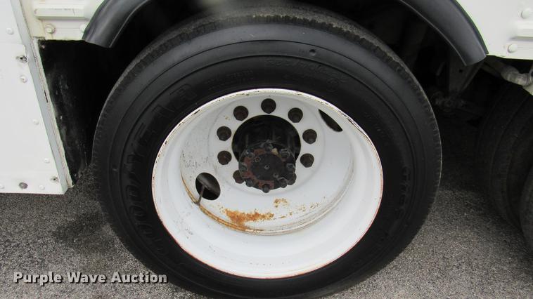 image for item DC2242 2001 International 4900 X-ray inspection truck