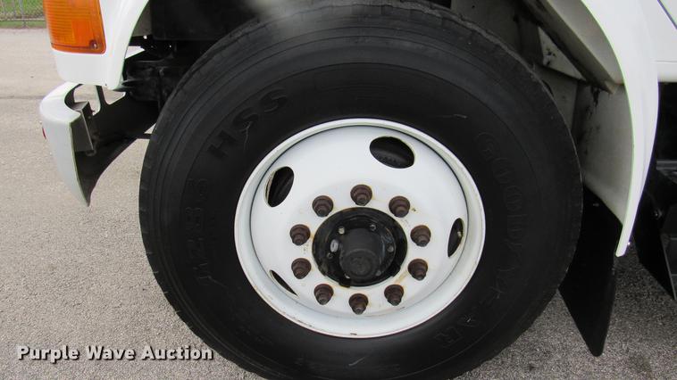 image for item DC2242 2001 International 4900 X-ray inspection truck