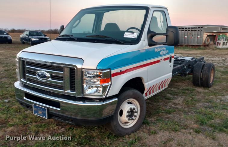 image for item DC2456 2016 Ford Econoline E450 cab and chassis