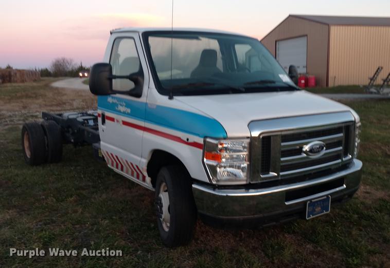 image for item DC2456 2016 Ford Econoline E450 cab and chassis