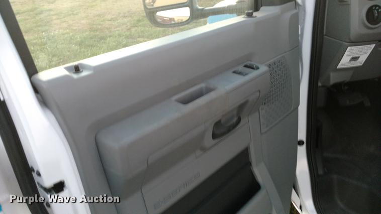 image for item DC2456 2016 Ford Econoline E450 cab and chassis