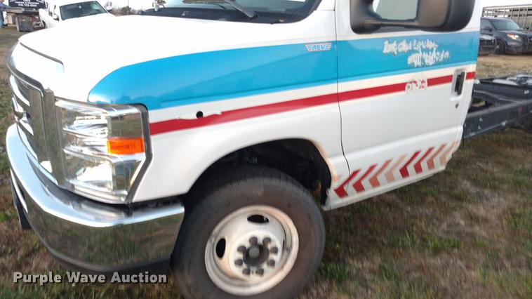 image for item DC2456 2016 Ford Econoline E450 cab and chassis