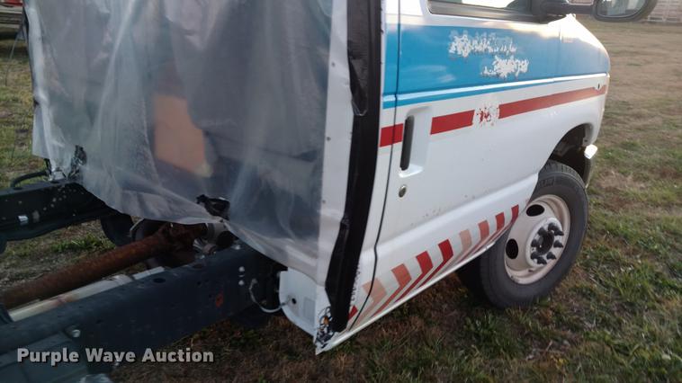 image for item DC2456 2016 Ford Econoline E450 cab and chassis