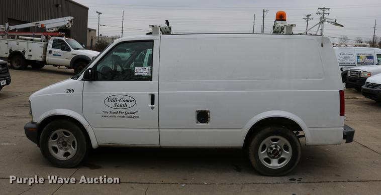 image for item DC3670 2005 GMC Safari van