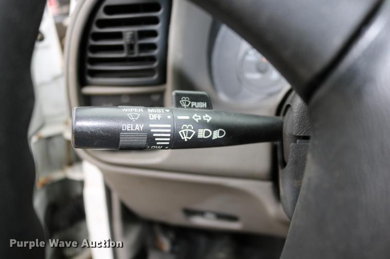 image for item DC3670 2005 GMC Safari van