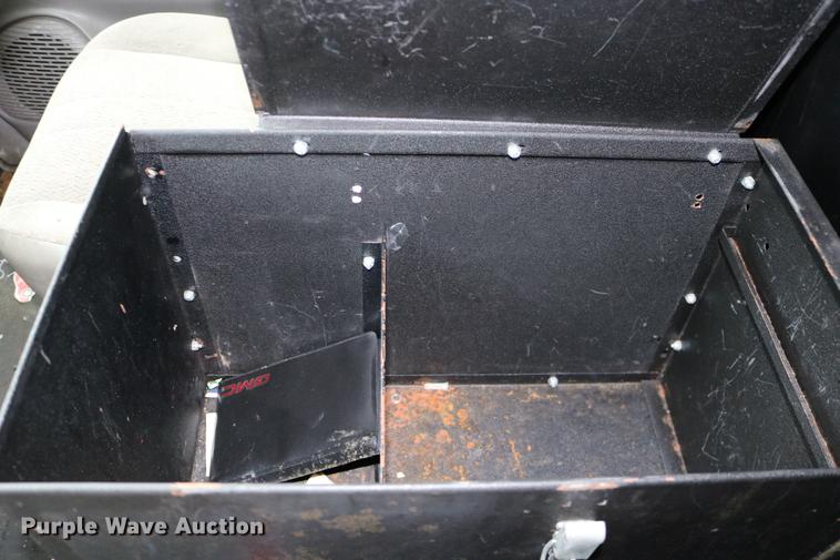 image for item DC3670 2005 GMC Safari van