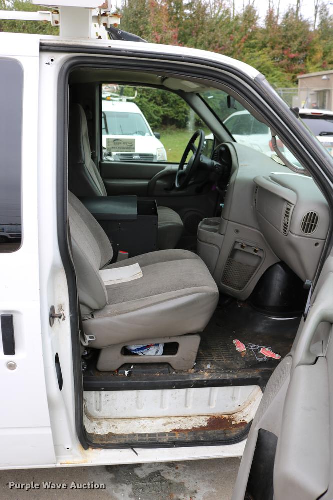 image for item DC3670 2005 GMC Safari van