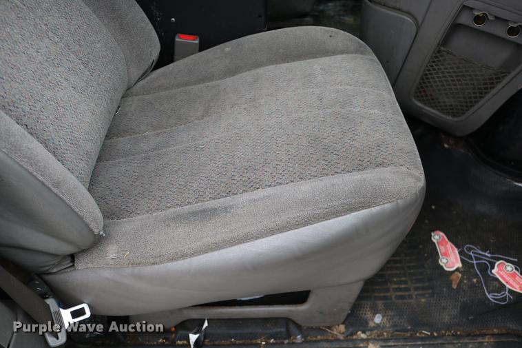 image for item DC3670 2005 GMC Safari van