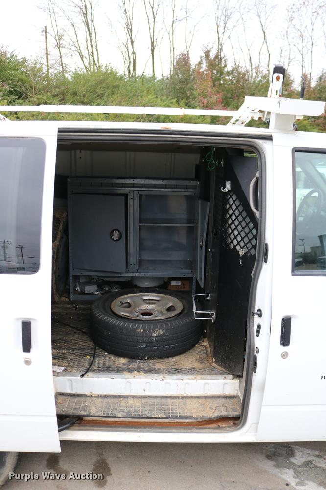 image for item DC3670 2005 GMC Safari van