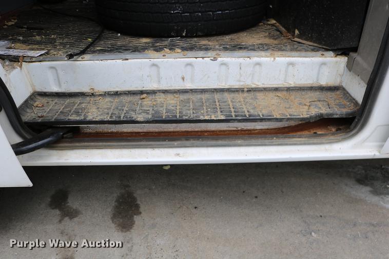 image for item DC3670 2005 GMC Safari van