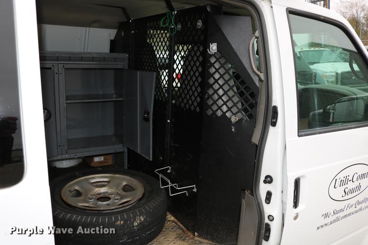 image for item DC3670 2005 GMC Safari van