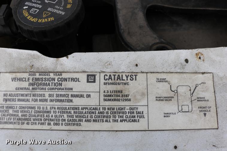 image for item DC3670 2005 GMC Safari van