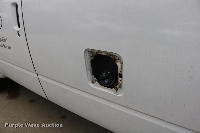 image for item DC3670 2005 GMC Safari van