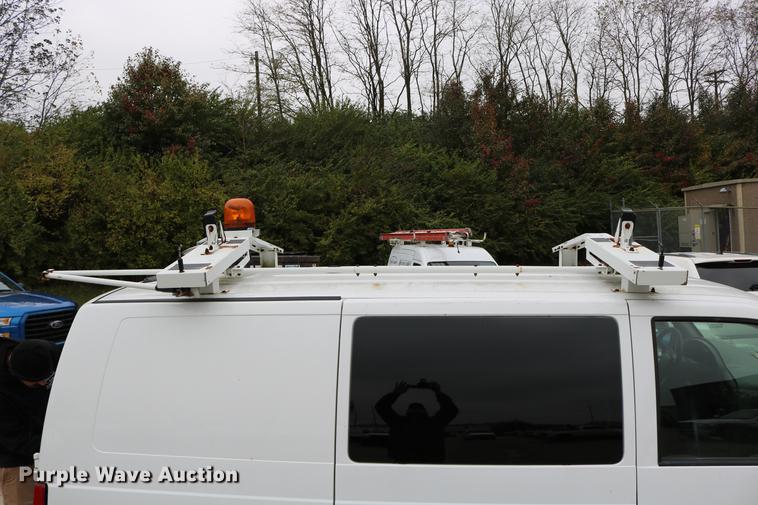 image for item DC3670 2005 GMC Safari van