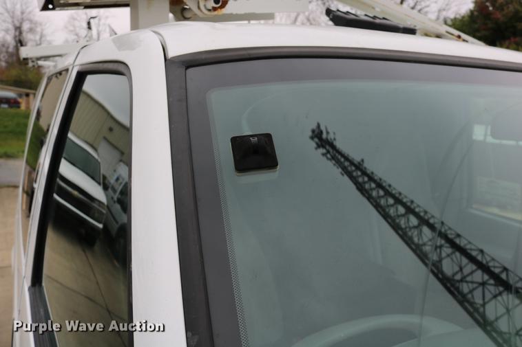 image for item DC3670 2005 GMC Safari van