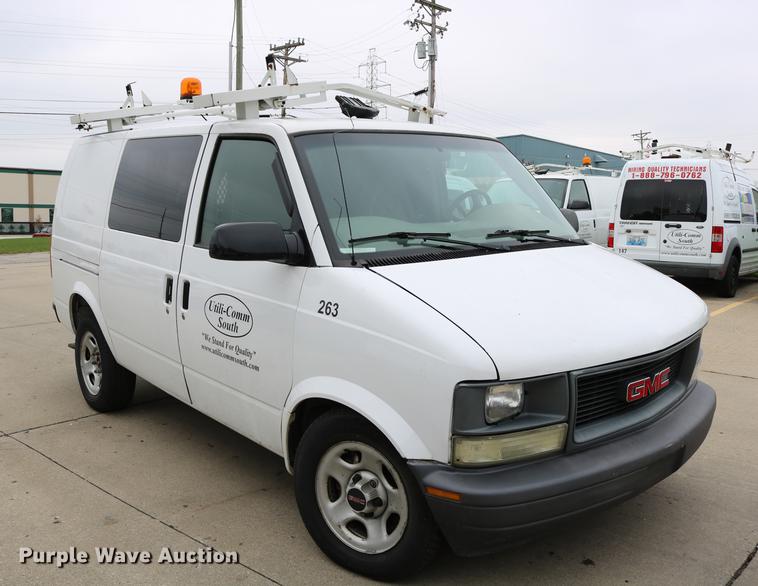 image for item DC3672 2005 GMC Safari van