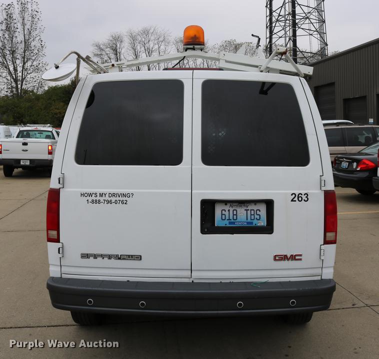 image for item DC3672 2005 GMC Safari van