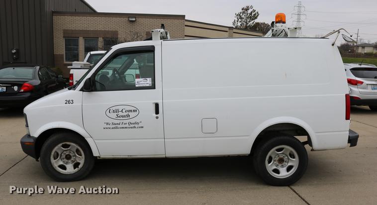 image for item DC3672 2005 GMC Safari van