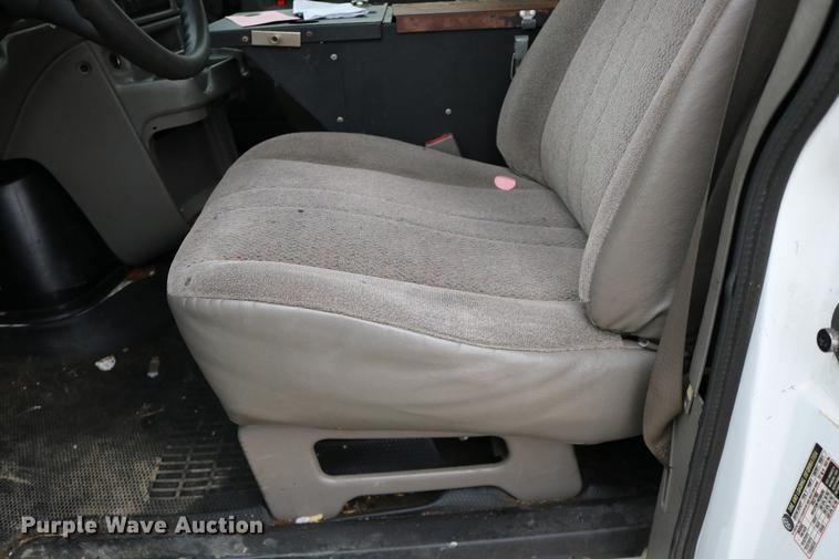 image for item DC3672 2005 GMC Safari van