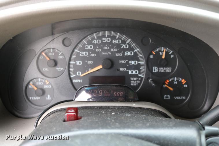 image for item DC3672 2005 GMC Safari van