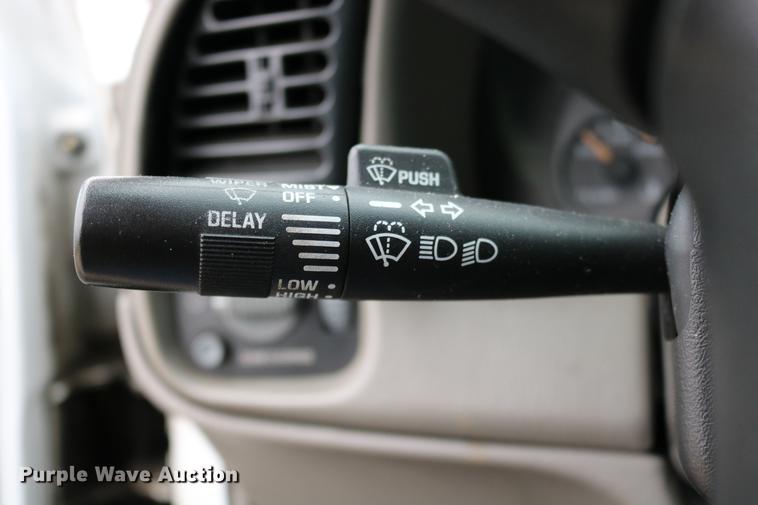 image for item DC3672 2005 GMC Safari van