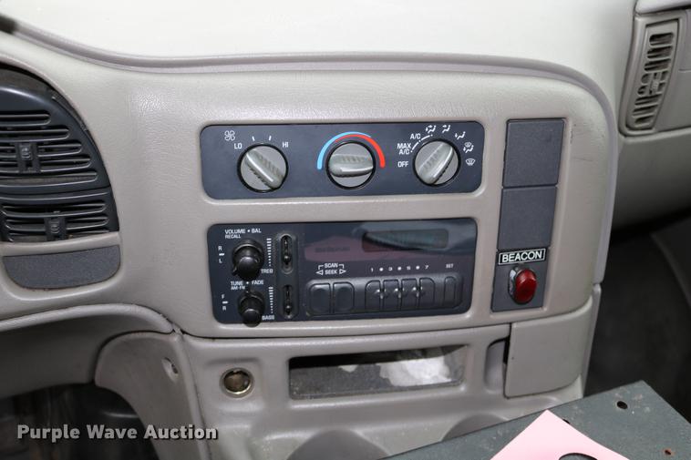 image for item DC3672 2005 GMC Safari van