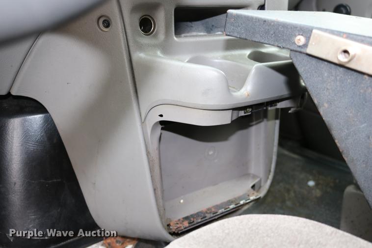 image for item DC3672 2005 GMC Safari van