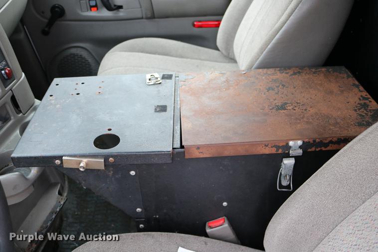 image for item DC3672 2005 GMC Safari van