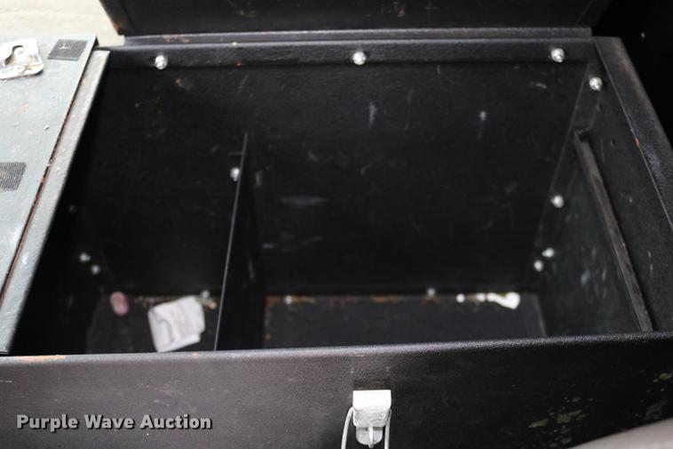 image for item DC3672 2005 GMC Safari van