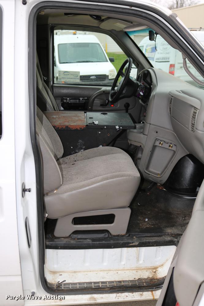 image for item DC3672 2005 GMC Safari van