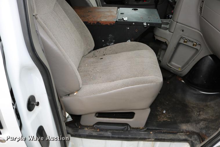 image for item DC3672 2005 GMC Safari van