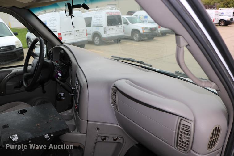 image for item DC3672 2005 GMC Safari van