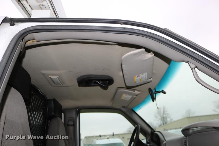 image for item DC3672 2005 GMC Safari van