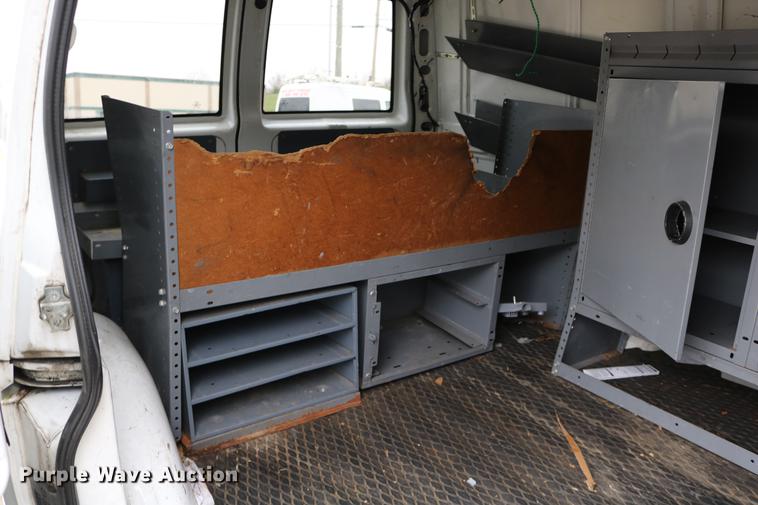 image for item DC3672 2005 GMC Safari van