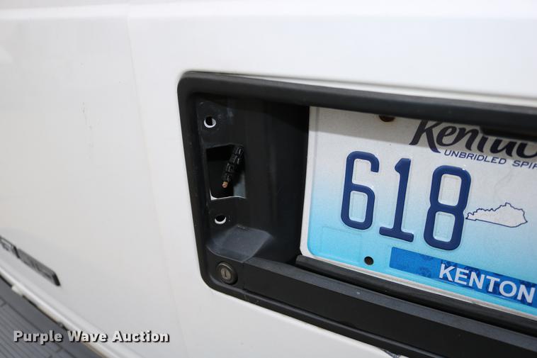 image for item DC3672 2005 GMC Safari van