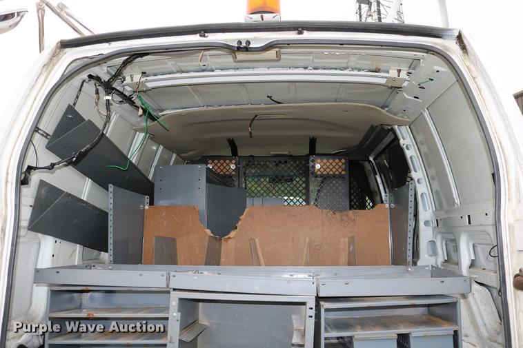 image for item DC3672 2005 GMC Safari van