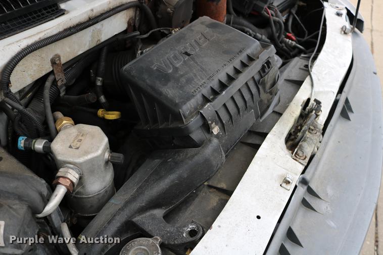 image for item DC3672 2005 GMC Safari van