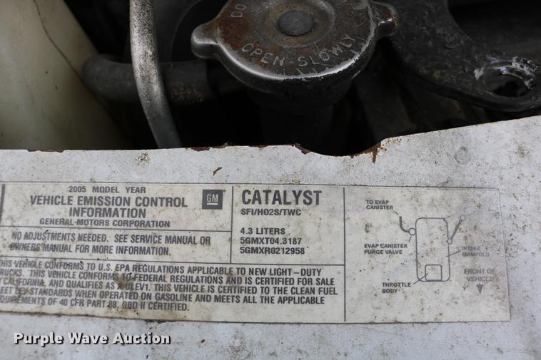 image for item DC3672 2005 GMC Safari van