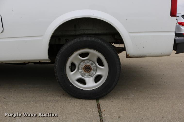 image for item DC3672 2005 GMC Safari van