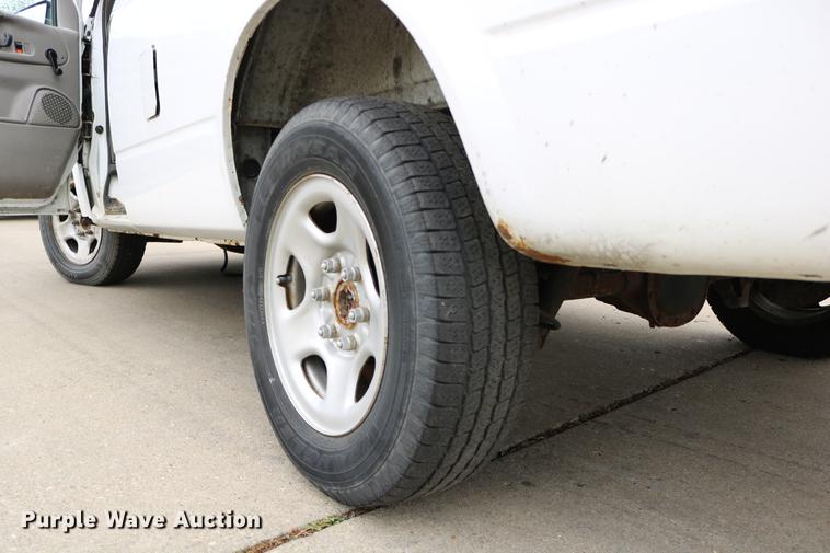 image for item DC3672 2005 GMC Safari van