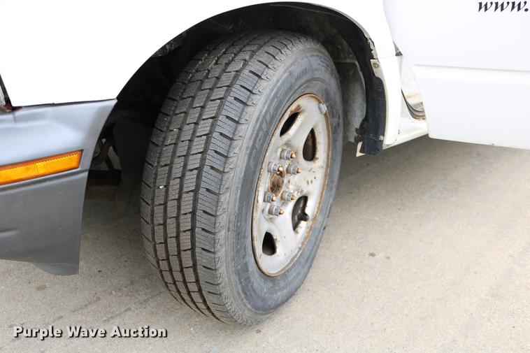 image for item DC3672 2005 GMC Safari van